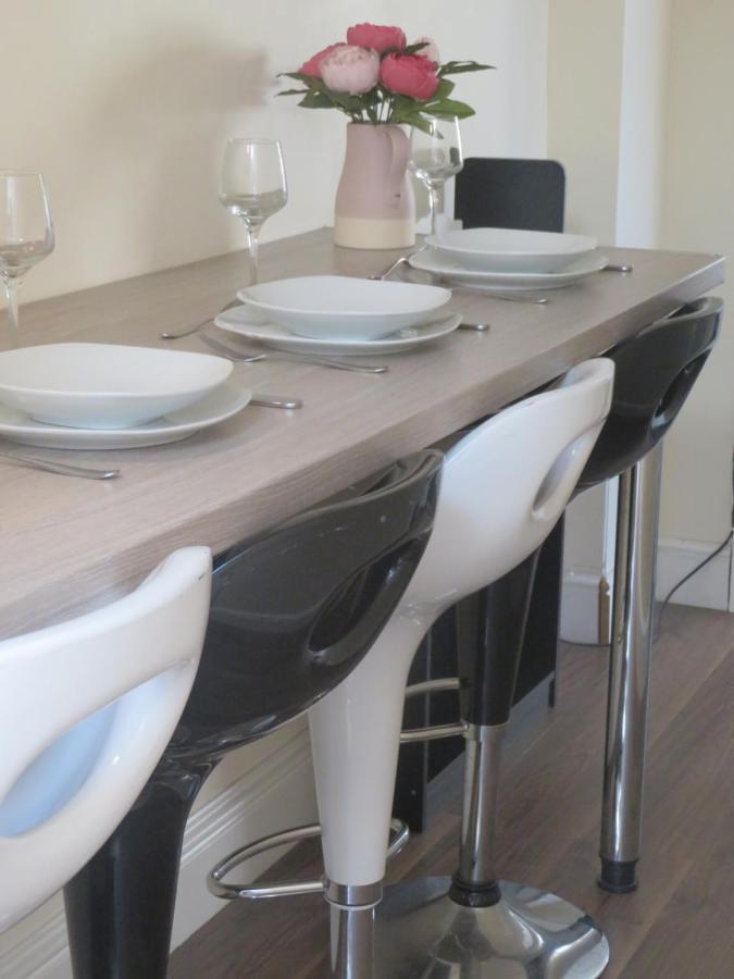 Entire 2 Bed Ground Floor Apartment Central But Quiet Newmarket  Eksteriør bilde